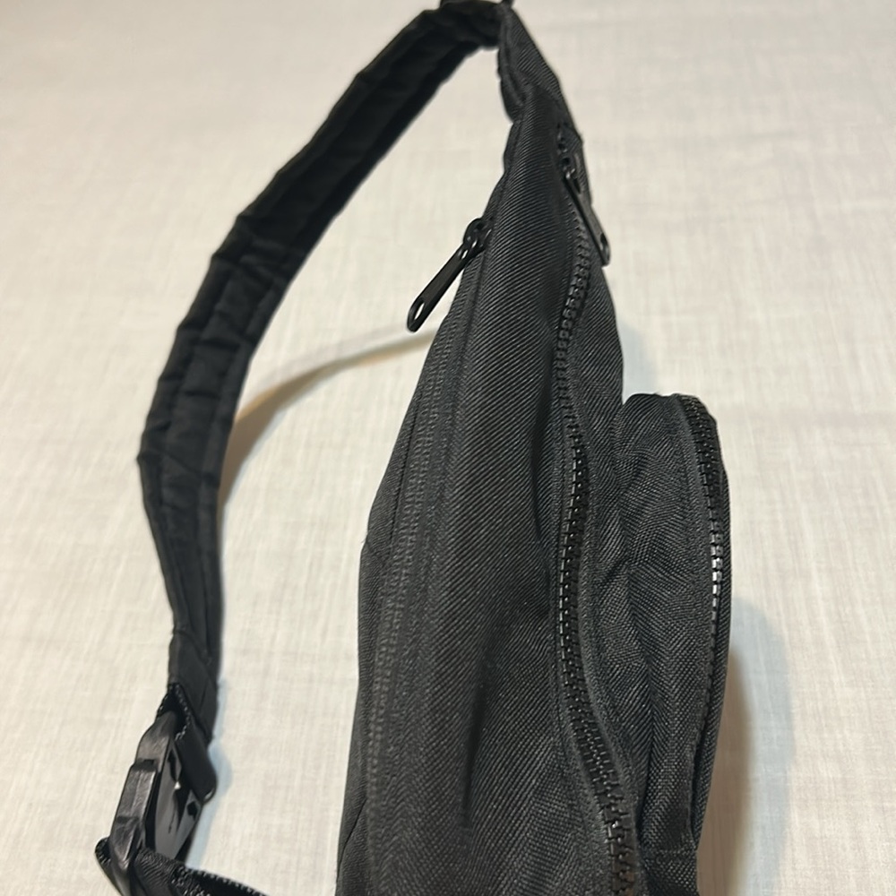 NWOT Vera Bradley Black Sling Bag - Picture 8 of 11